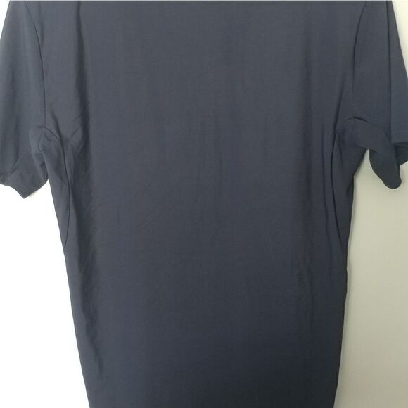 Under Armour Shirt - Picture 5 of 5